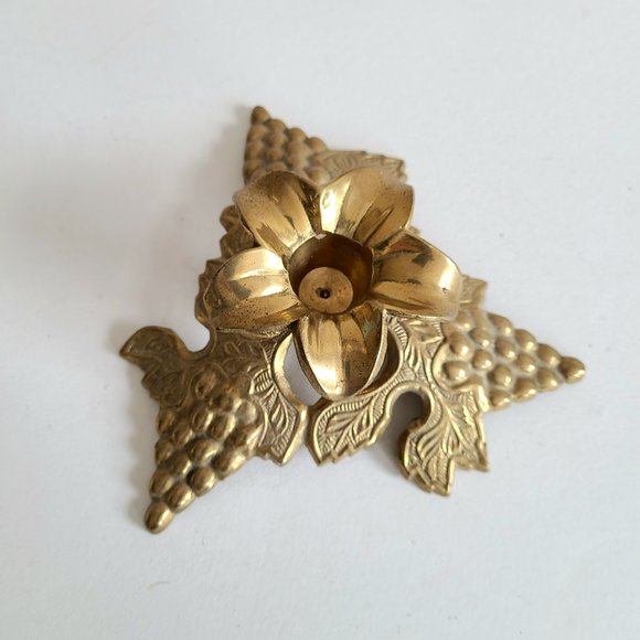 Brass candleholder/stick with grape motif. - Picture 4 of 8